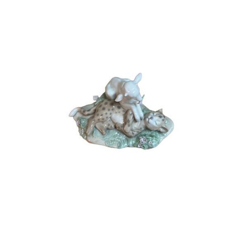 LLADRO " The Leopard Shall Lie Down with the Kid"  #6926  Spain animal figurine